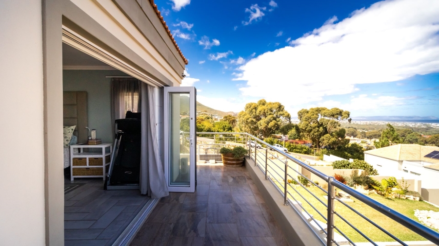 3 Bedroom Property for Sale in Berghof Western Cape